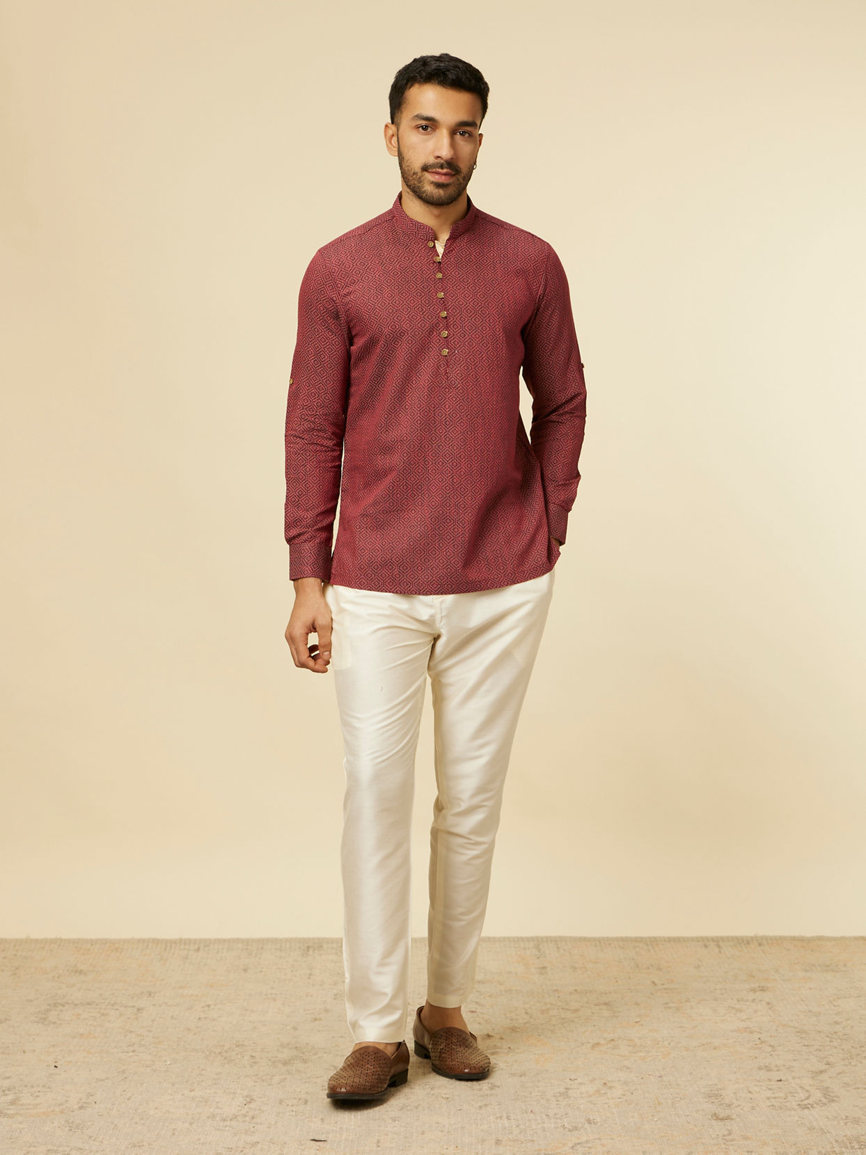 alt message - Manyavar Men Maroon Harlequin Printed Short Kurta image number 2