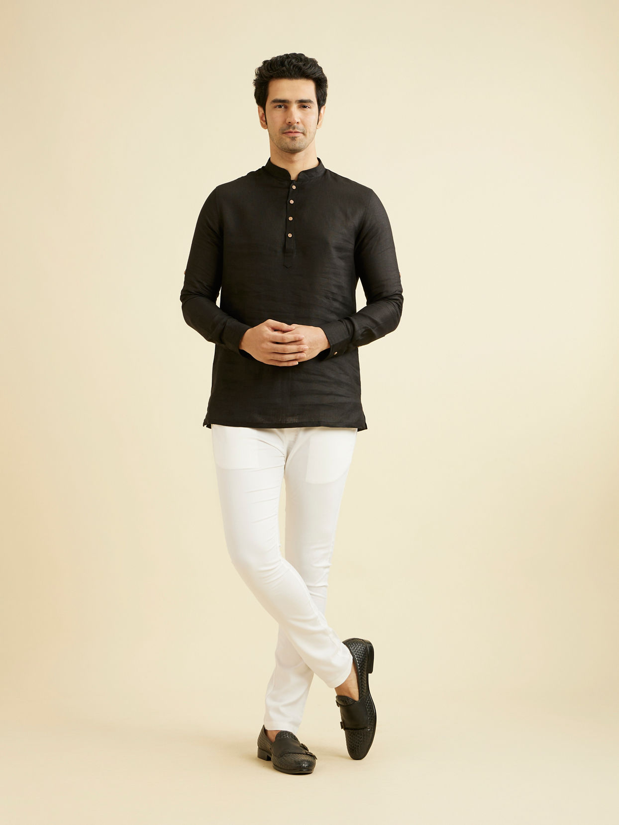 alt message - Manyavar Men Midnight Black Classic Short Kurta image number 2