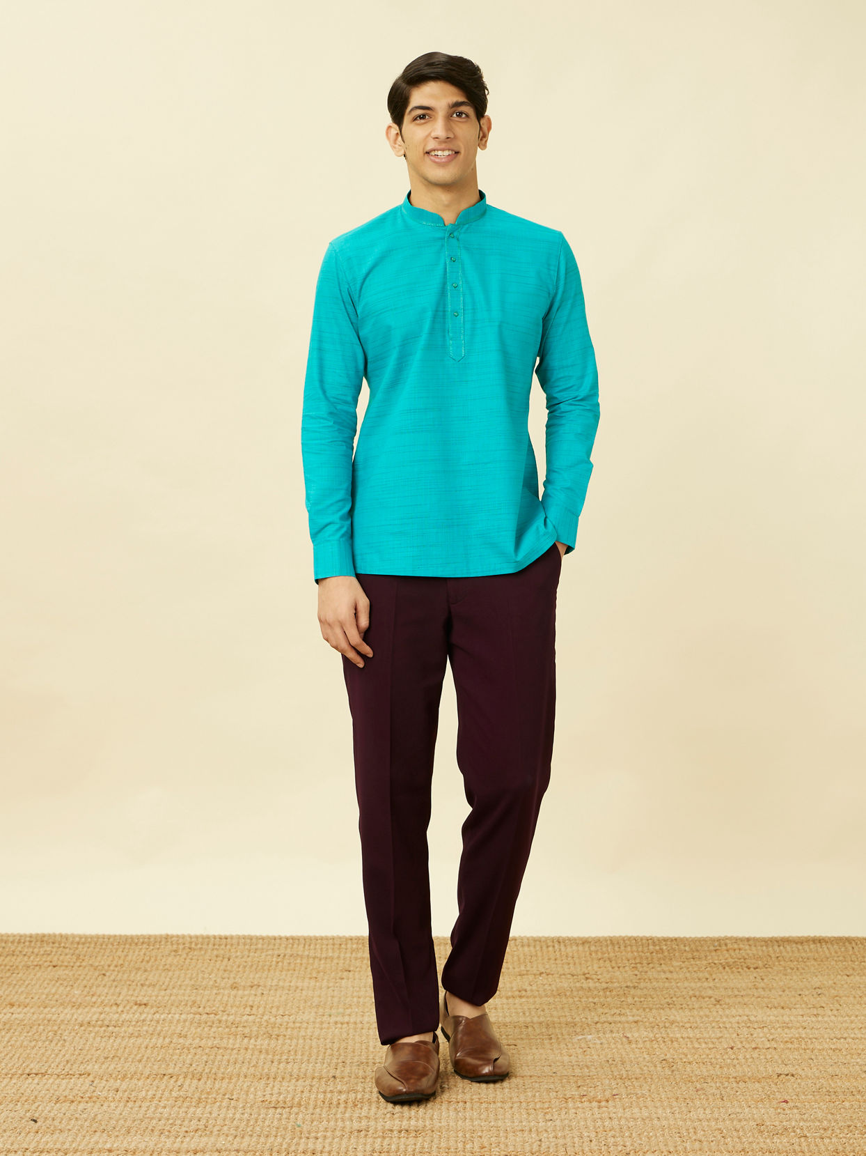 alt message - Manyavar Men Turquoise Blue Short Kurta image number 2