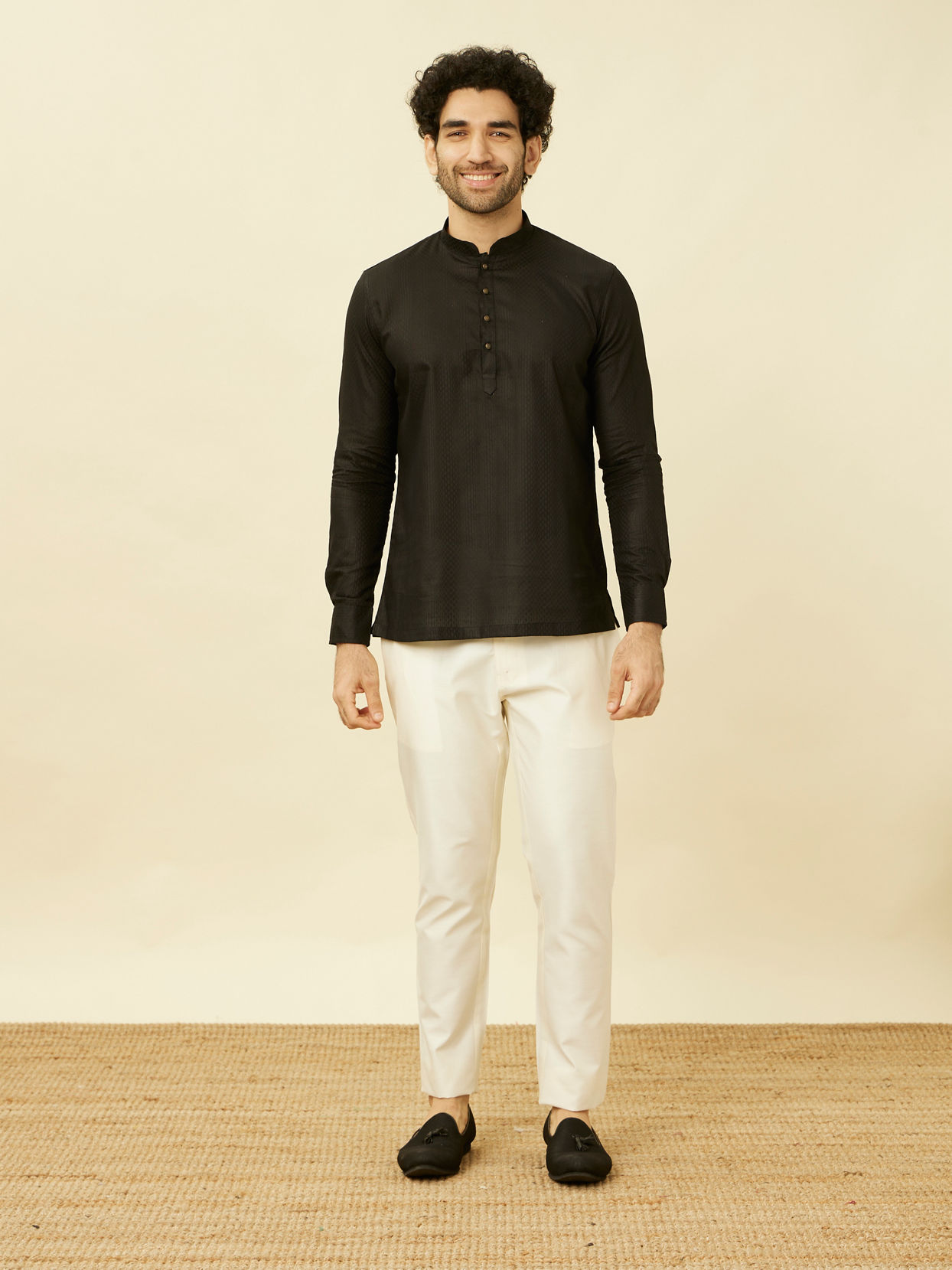 alt message - Manyavar Men Ebony Black Short Kurta image number 2