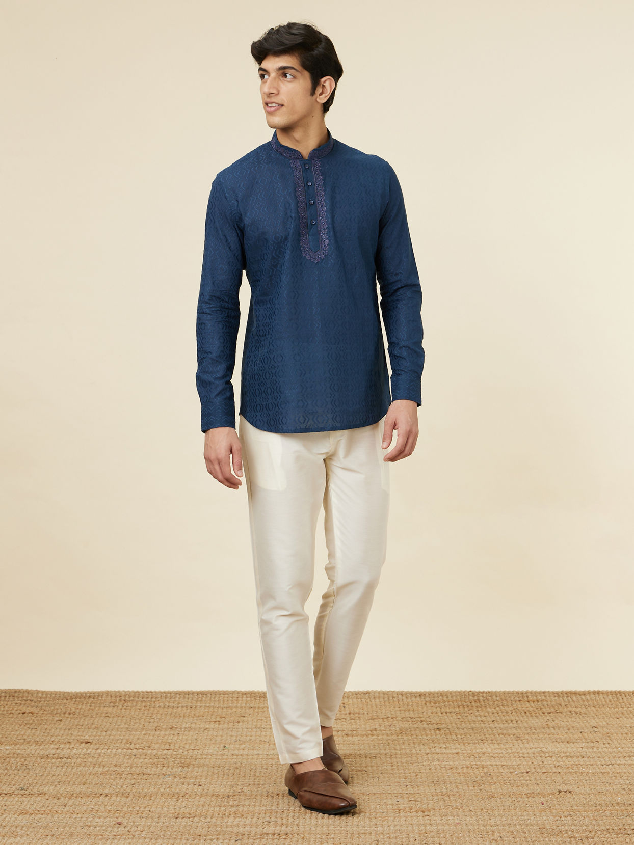 alt message - Manyavar Men Sapphire Blue Embroidered Neckline Short Kurta image number 2