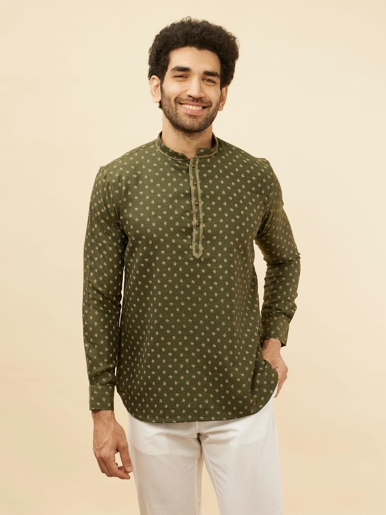 alt message - Manyavar Men Hunter Green Floral Printed Short Kurta image number 0