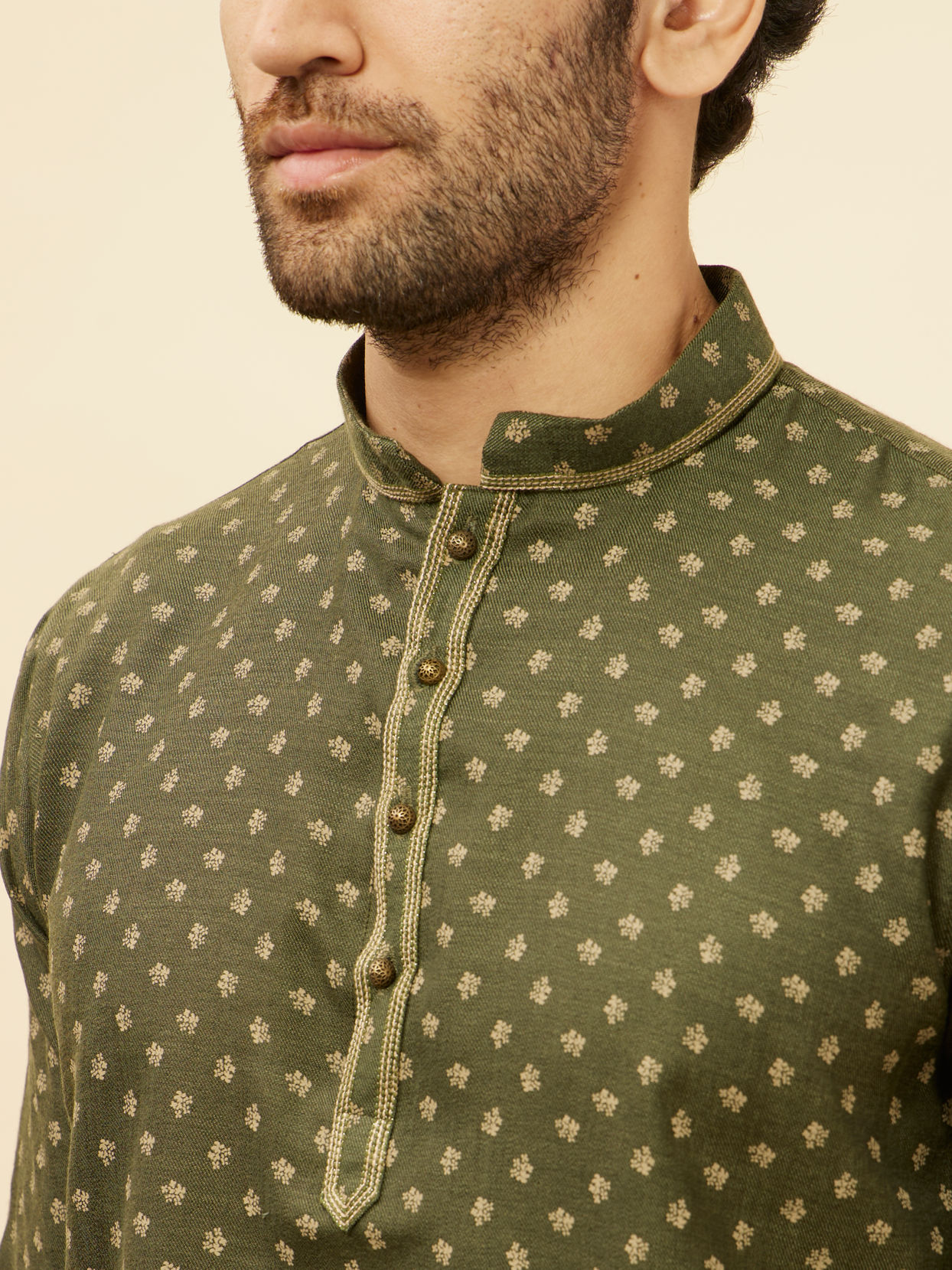 alt message - Manyavar Men Hunter Green Floral Printed Short Kurta image number 1