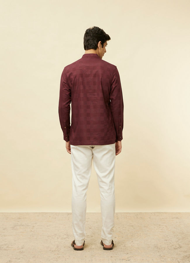 alt message - Manyavar Men Plum Red Linear Patterned Short Kurta image number 3