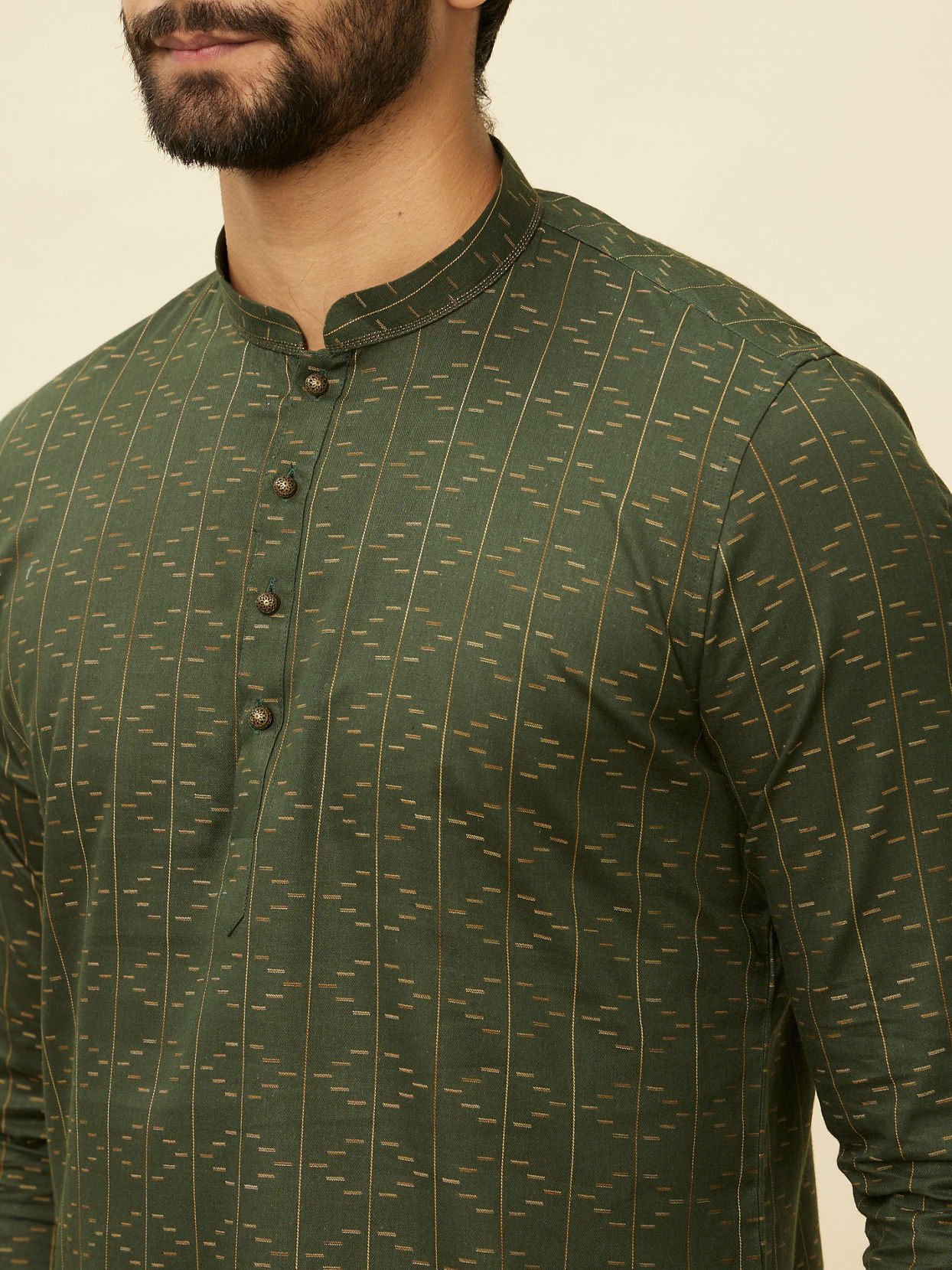 alt message - Manyavar Men Kale Green Linear Patterned Short Kurta image number 1