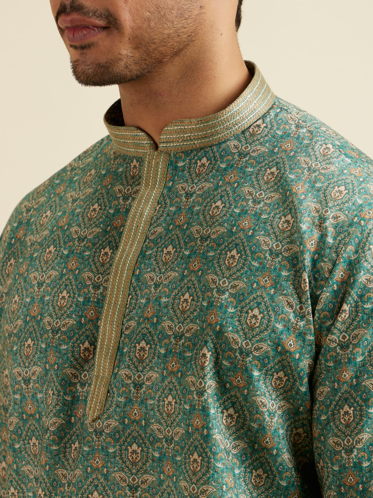 alt message - Manyavar Men Light Mid Green Medallion Print Short Kurta image number 1