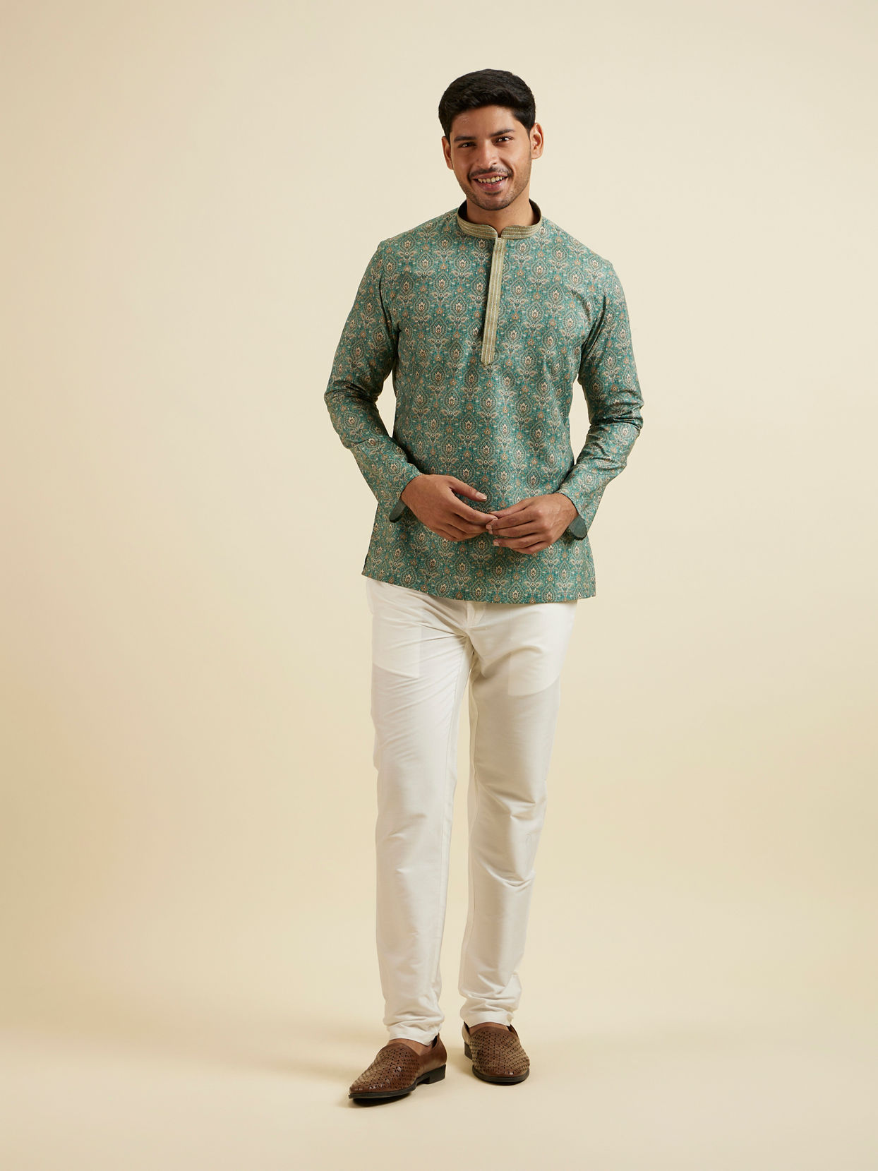 alt message - Manyavar Men Light Mid Green Medallion Print Short Kurta image number 2