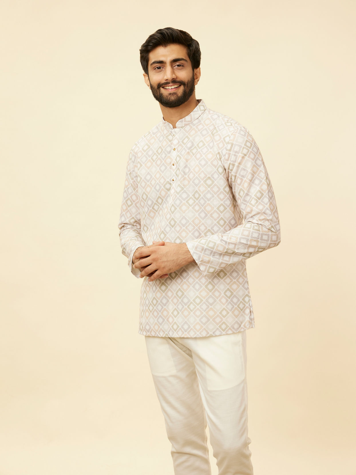 alt message - Manyavar Men Hunter Green Buta Patterned Short Kurta image number 0