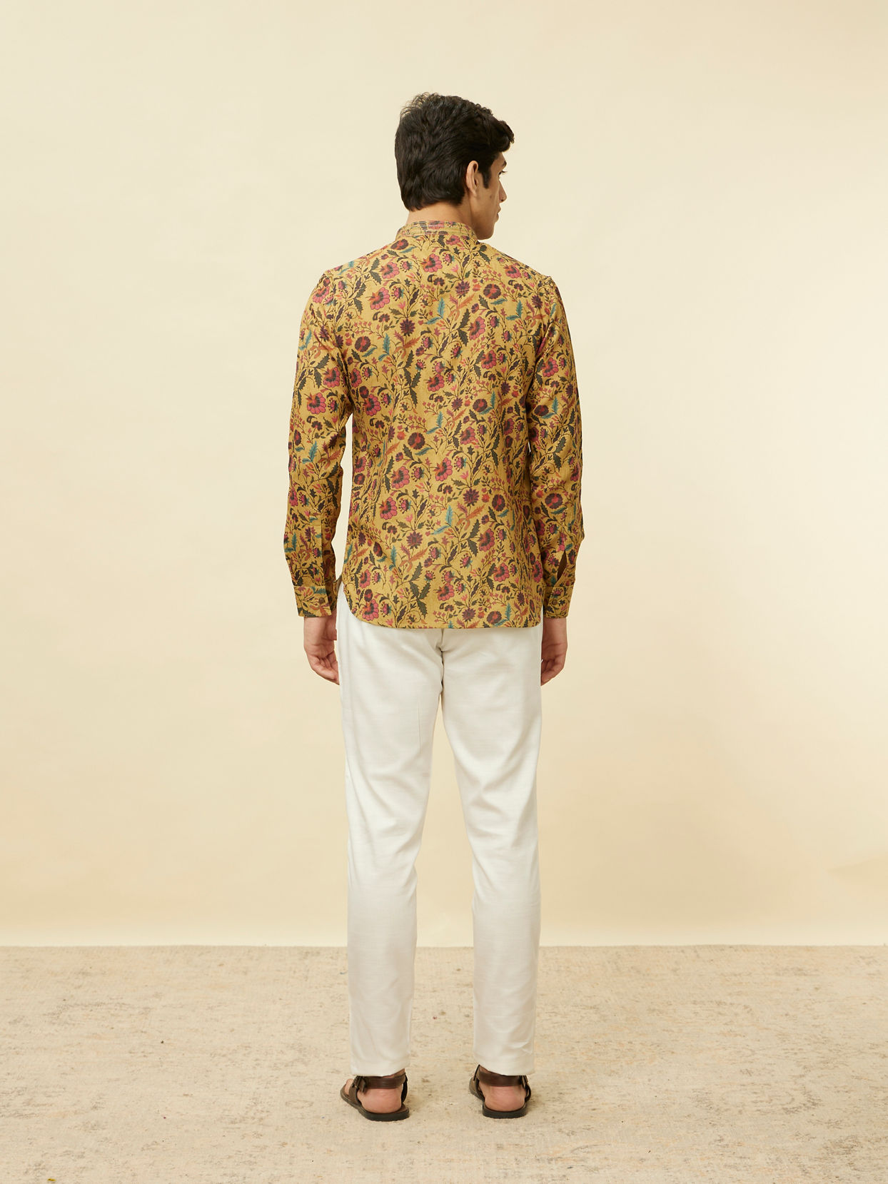 alt message - Manyavar Men Sepia Yellow Bel Buti Printed Short Kurta image number 3