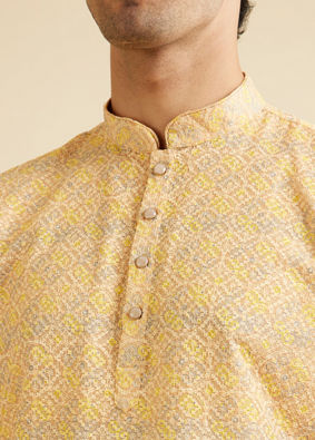 alt message - Manyavar Men Sunglow Yellow Circular Print Short Kurta image number 1