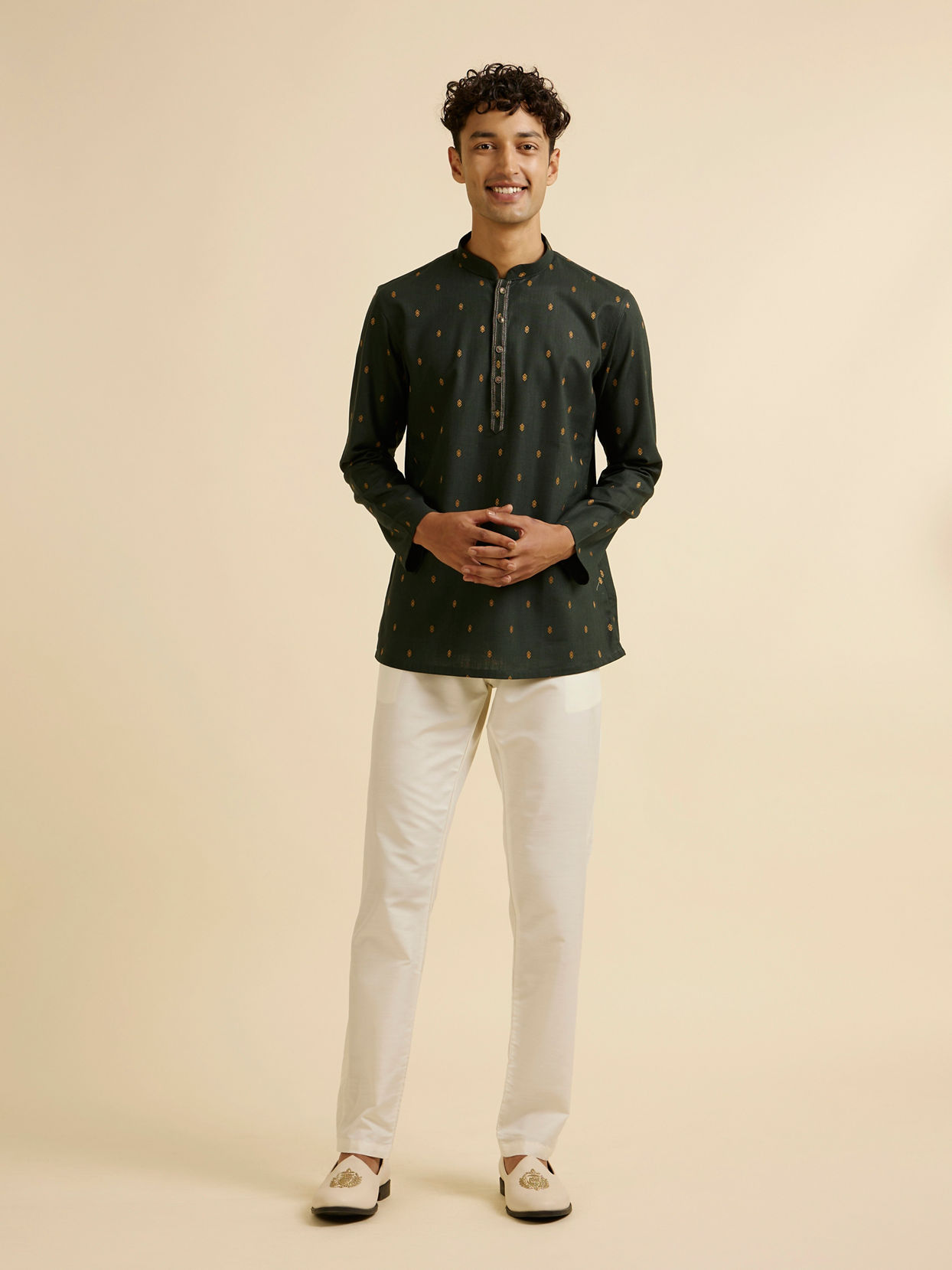 alt message - Manyavar Men Dark Green Buta Patterned Short Kurta image number 2