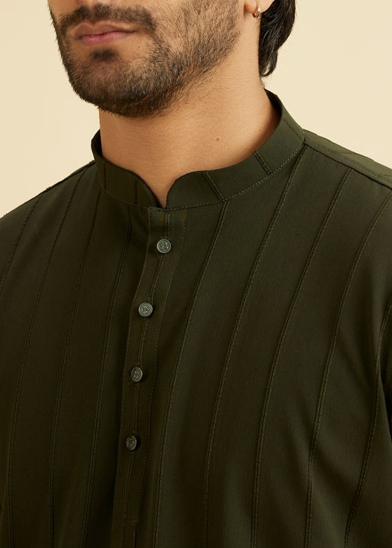 Manyavar Men Emerald Elegance Crepe Kurta