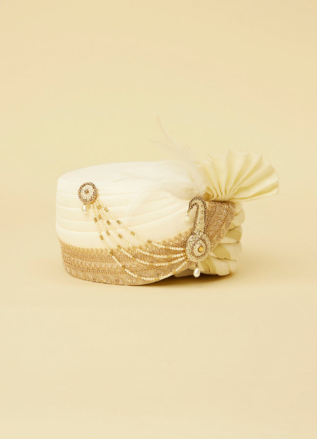 White and Golden Chain Brooch Safa image number 1