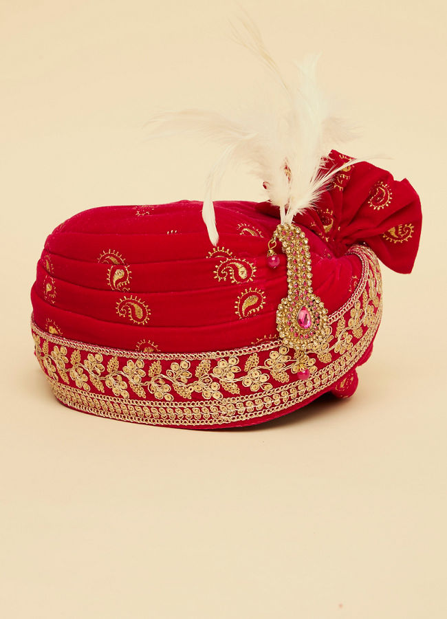 Red And Gold Brooch And Feather Detailed Safa image number 1