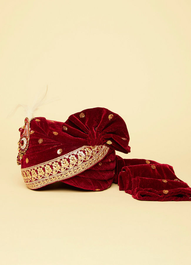 Velvet Red Gold Embellished Safa image number 3