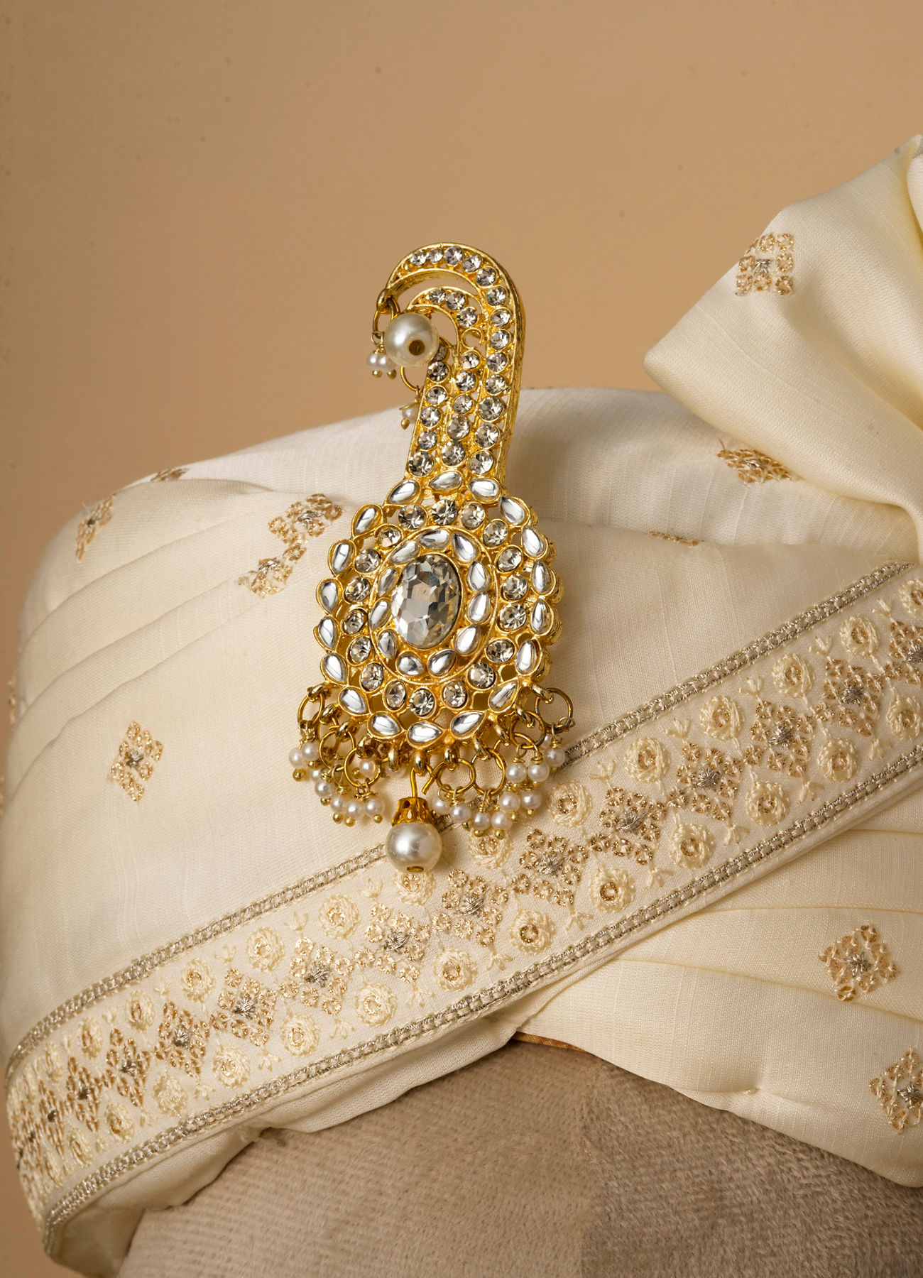 Manyavar Men Elegantly Crafted Warm White Safa