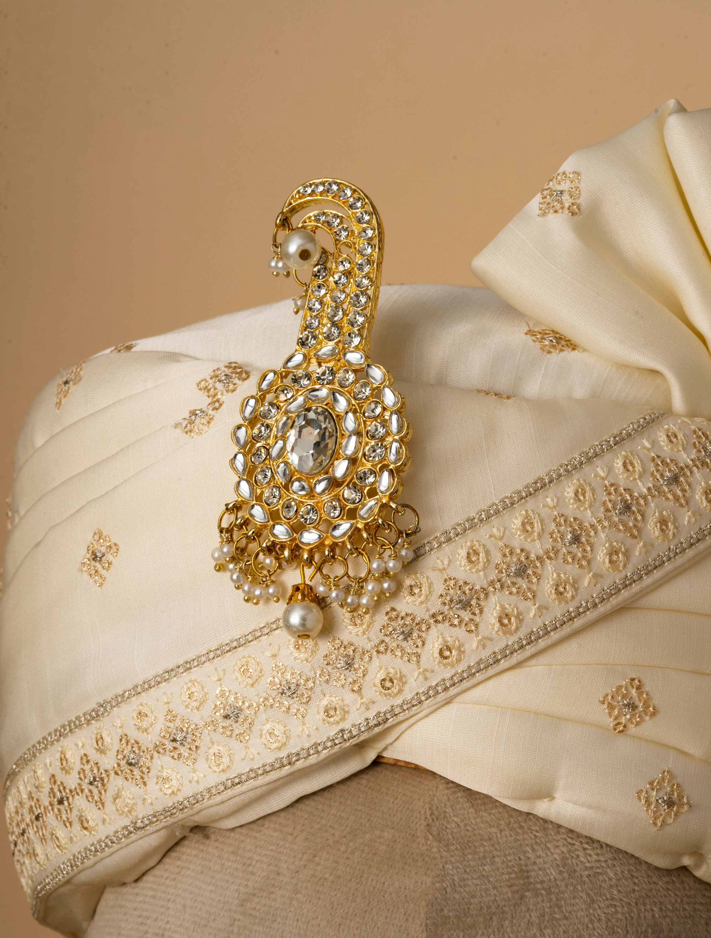 Manyavar Men Elegantly Crafted Warm White Safa