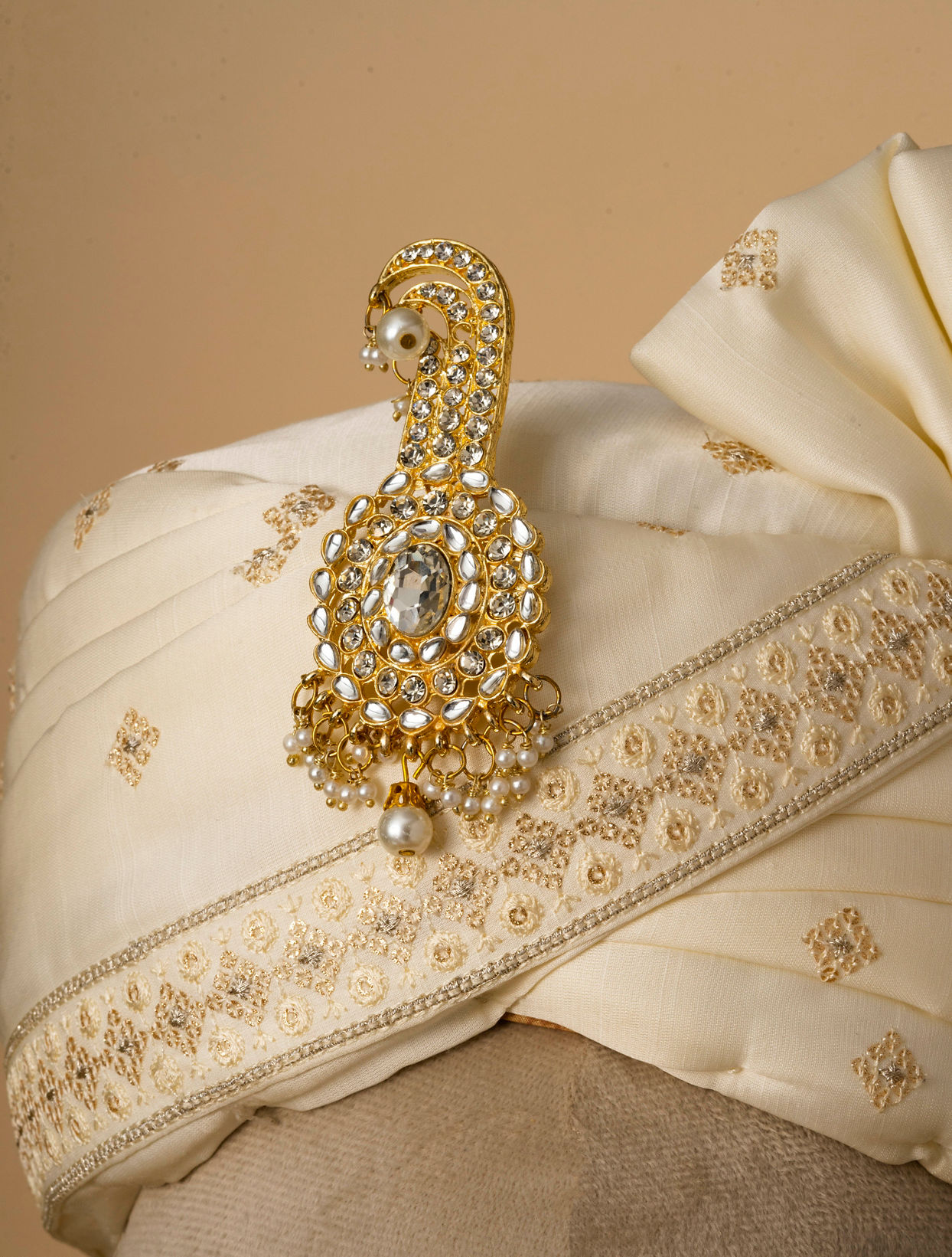 Manyavar Men Elegantly Crafted Warm White Safa