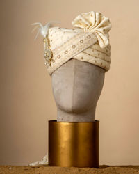 Manyavar Men Elegantly Crafted Warm White Safa