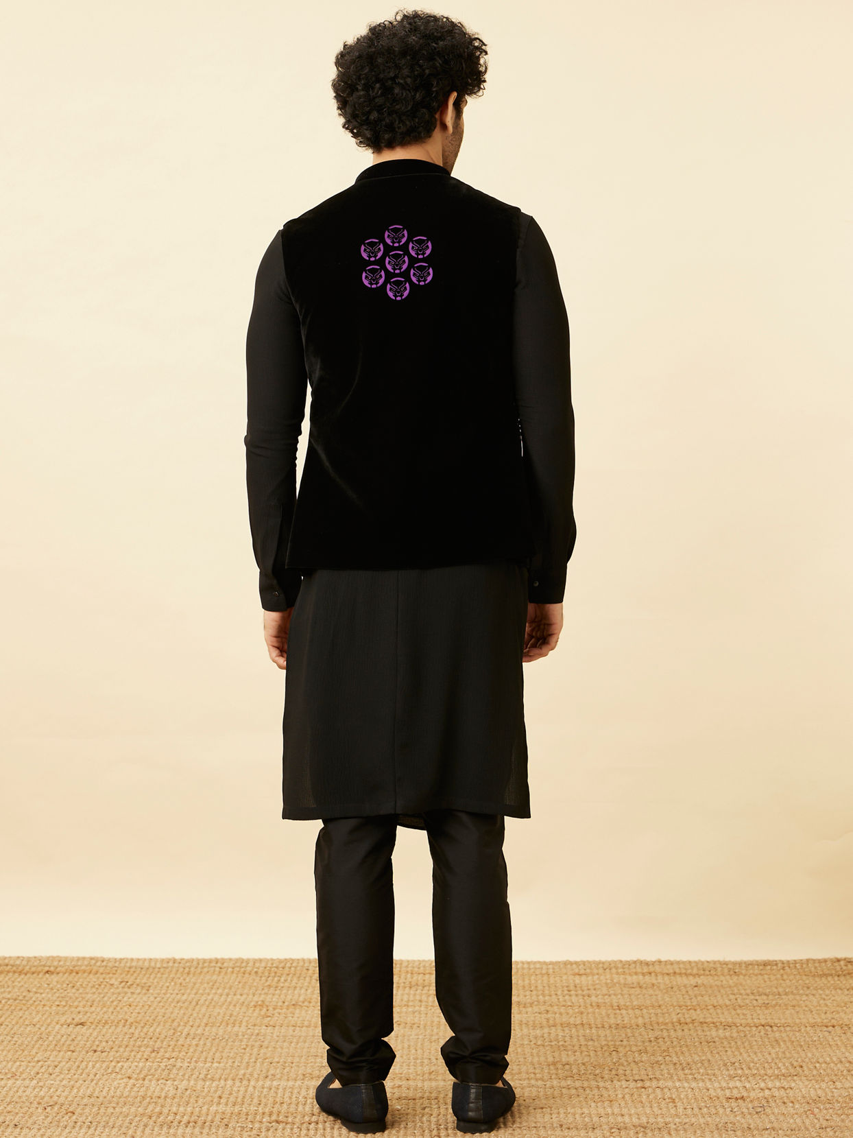 alt message - Manyavar Men Ebony Black Black Panther Kurta Jacket Set image number 4