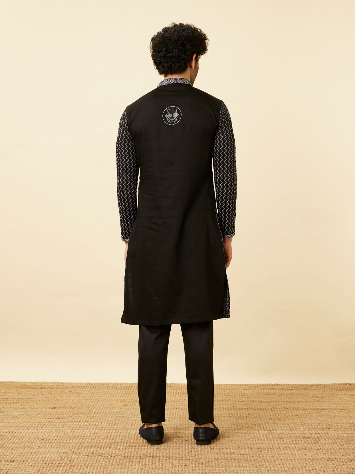 Manyavar Men Charcoal Black Panther Tribal Motif Kurta Set image number 3