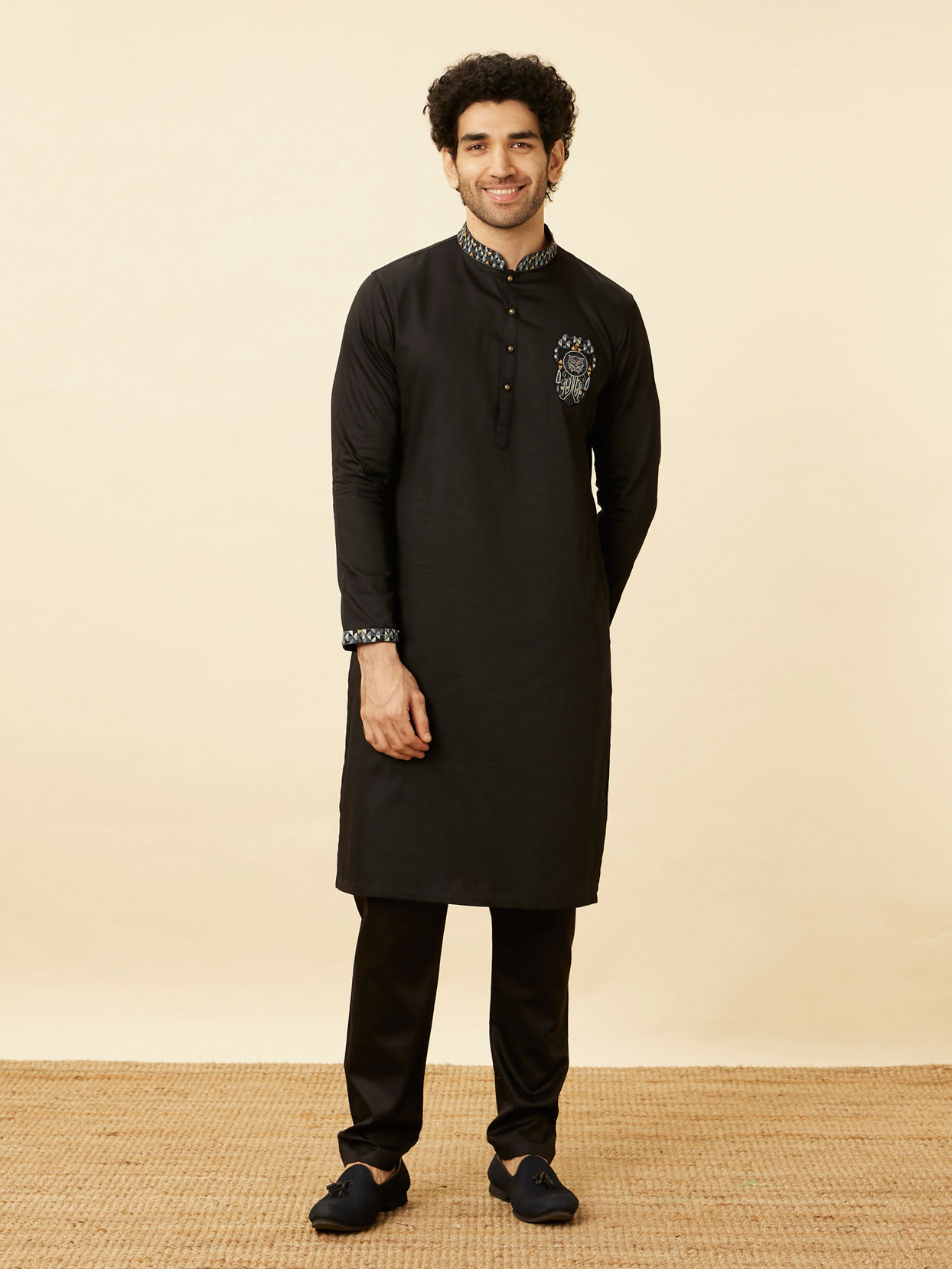 alt message - Manyavar Men Charcoal Black Panther Patchwork Kurta Set image number 2