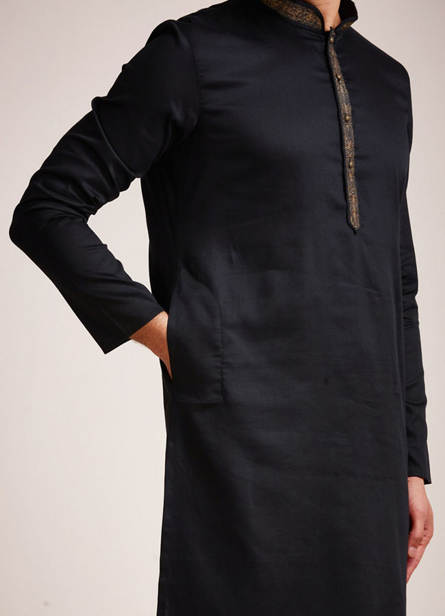 alt message - Manyavar Men Midnight Black Kurta Set image number 2