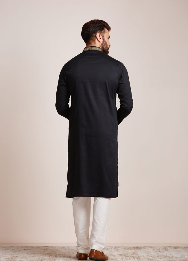 alt message - Manyavar Men Midnight Black Kurta Set image number 4