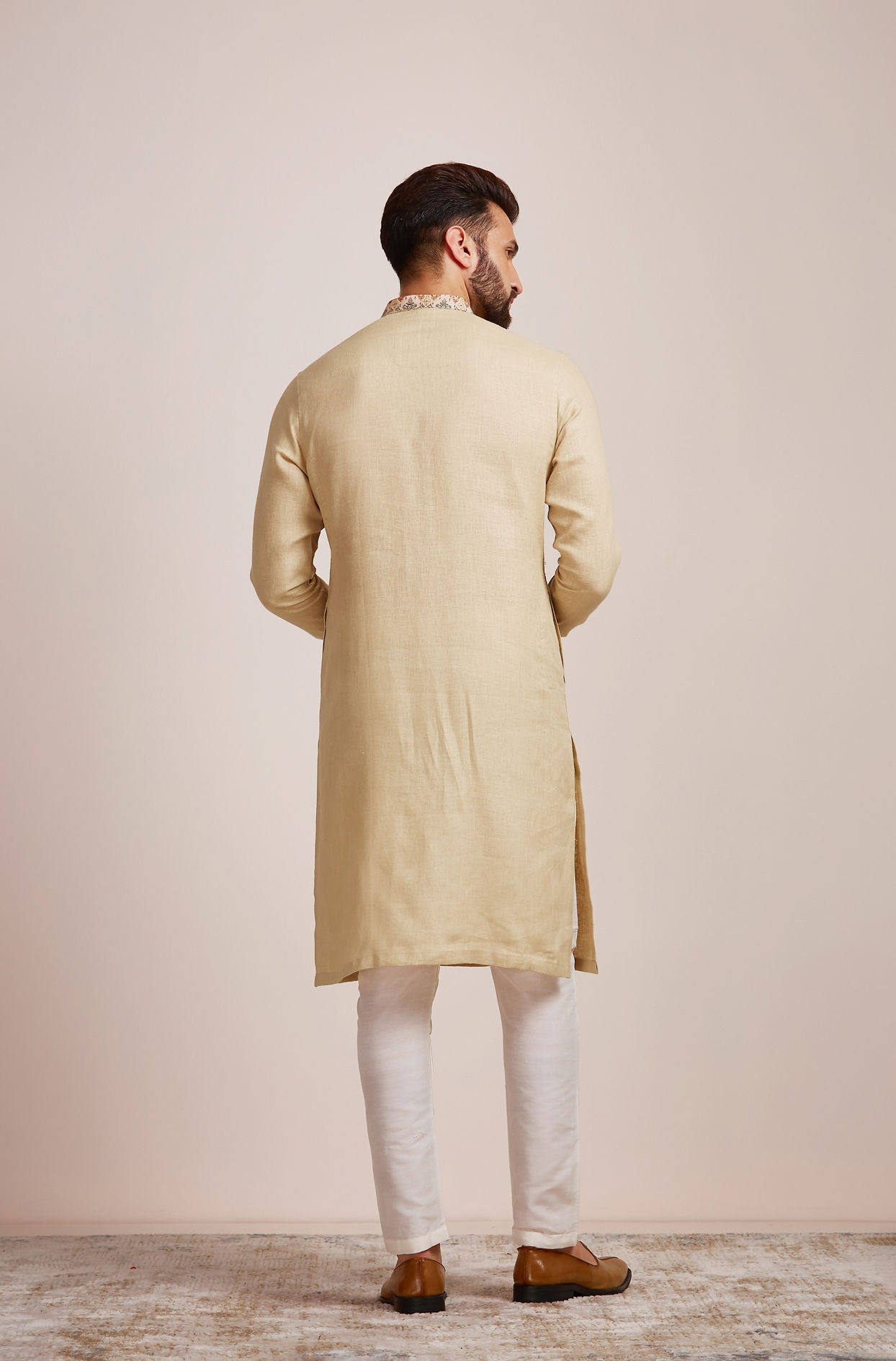 alt message - Manyavar Men Biscuit Kurta With Designed Collar  image number 4