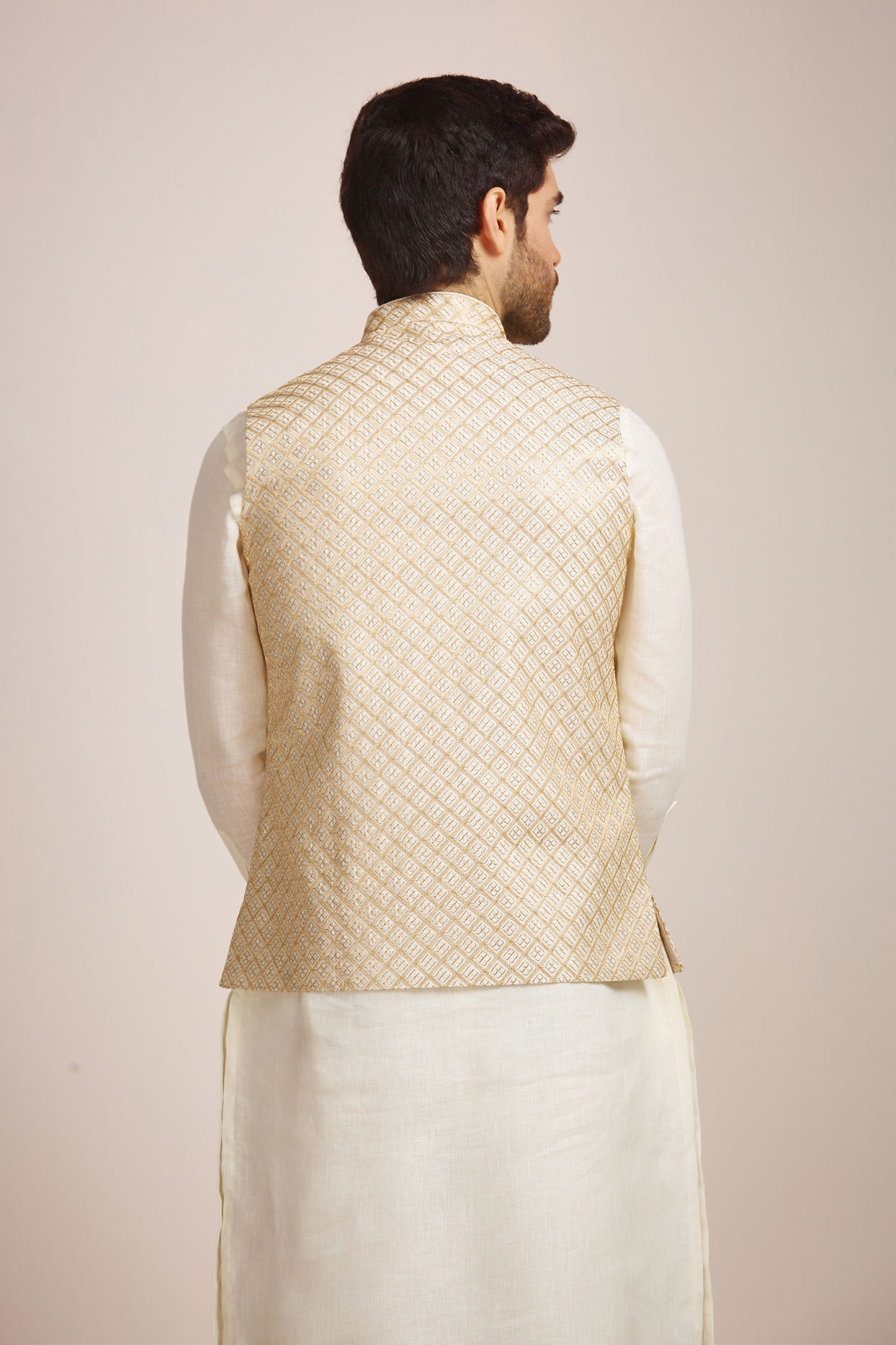 alt message - Manyavar Men Pearl Cream Patterned Jacket image number 3