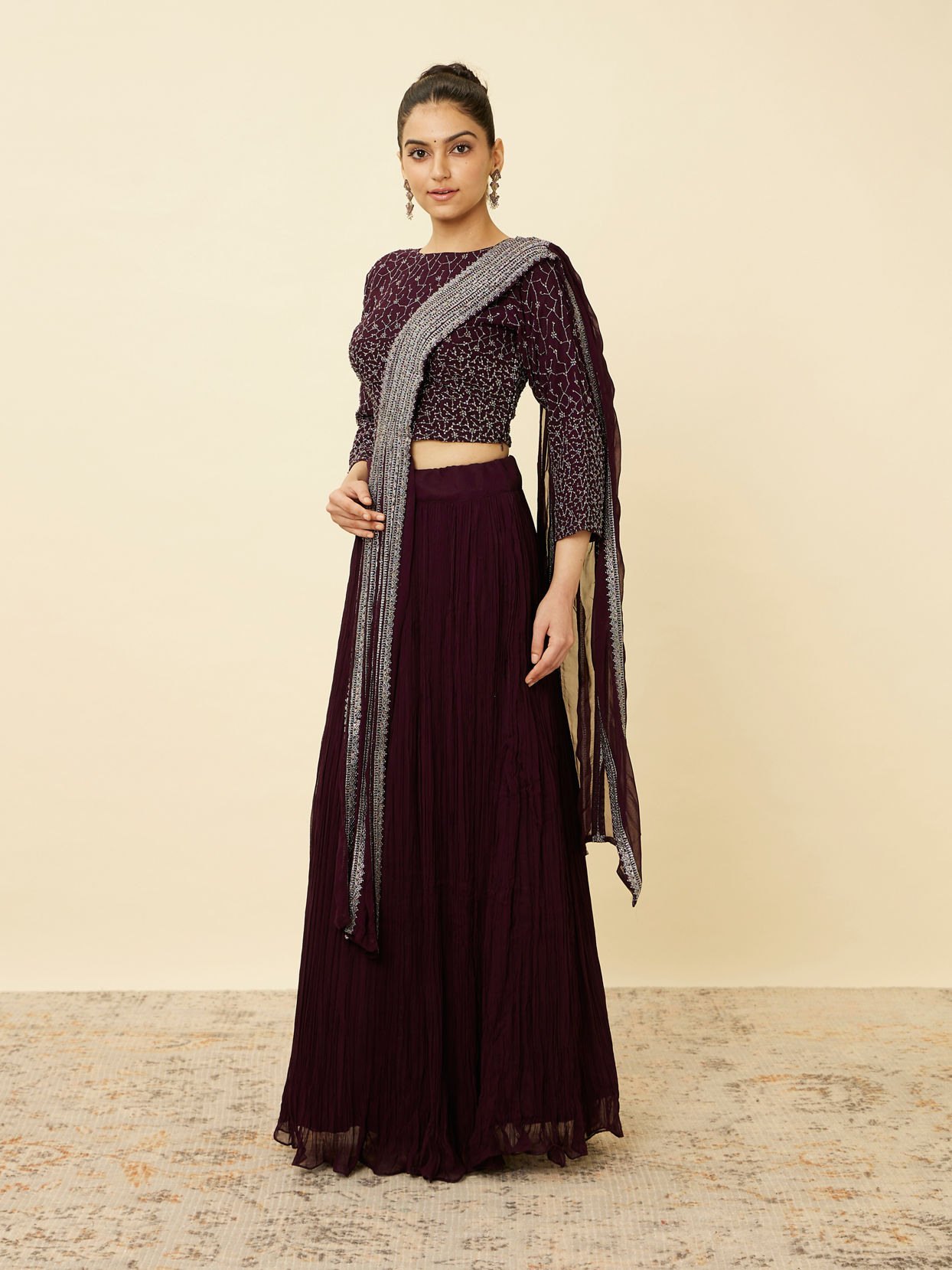 alt message - Mohey Women Wine Embellished Lehenga image number 3