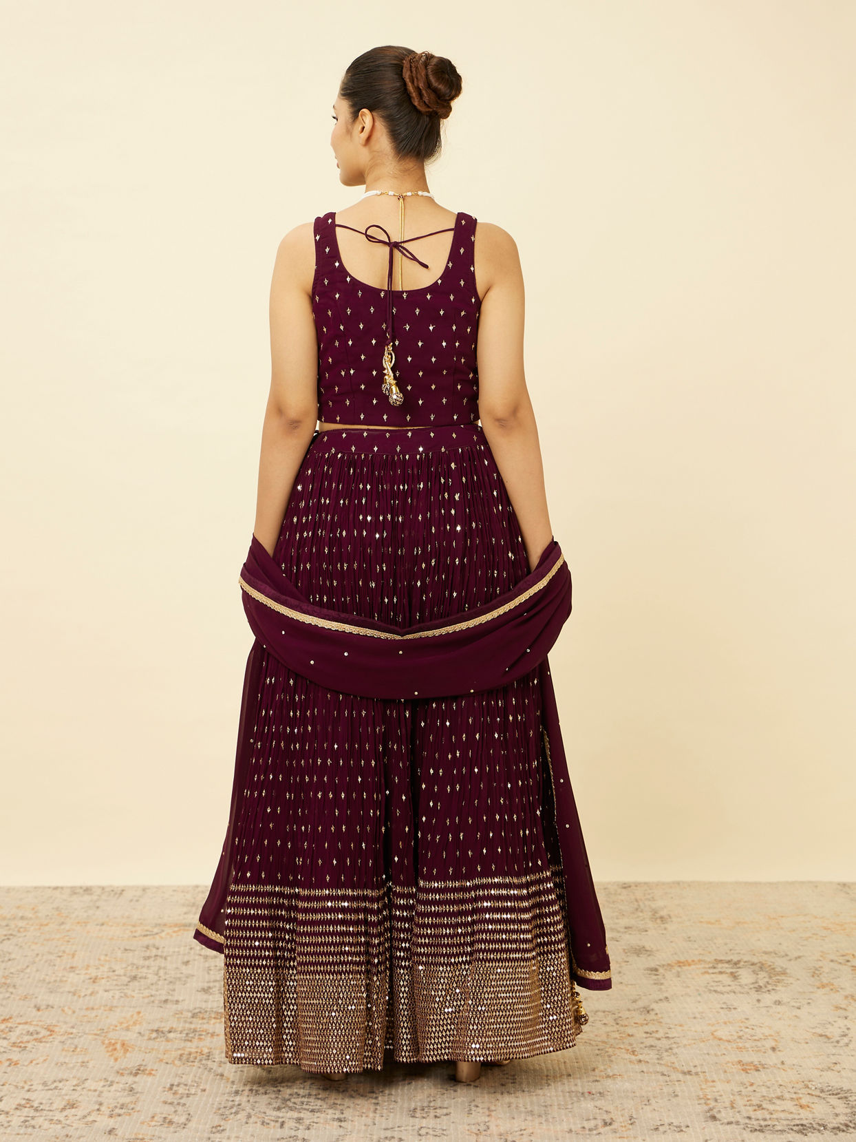 alt message - Mohey Women Wine Sequined Lehenga image number 4