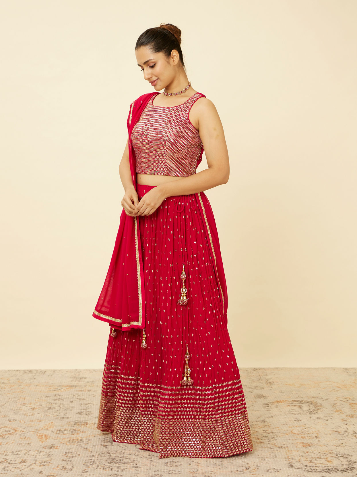 alt message - Mohey Women Fiesta Red Sequined Lehenga image number 3