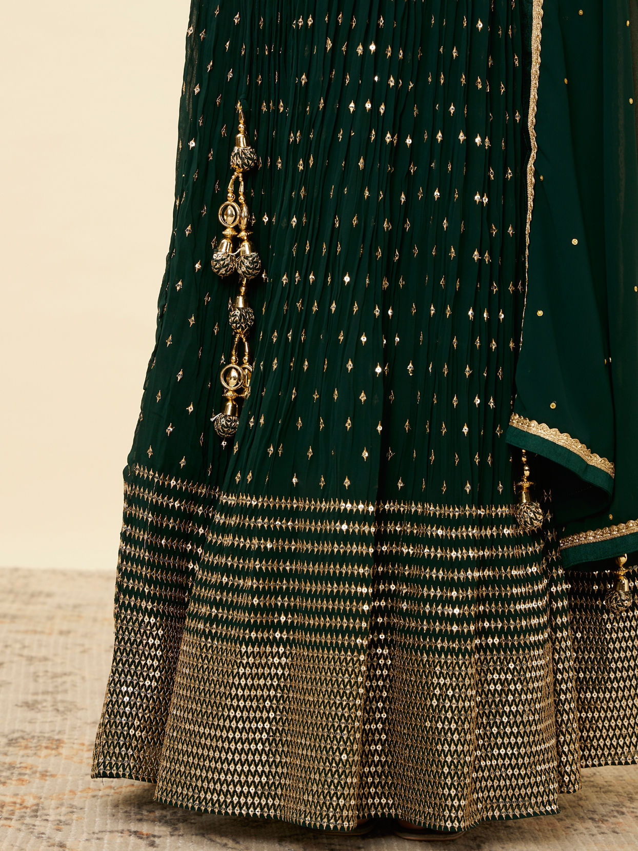 alt message - Mohey Women Forest Green Sequined Lehenga image number 2