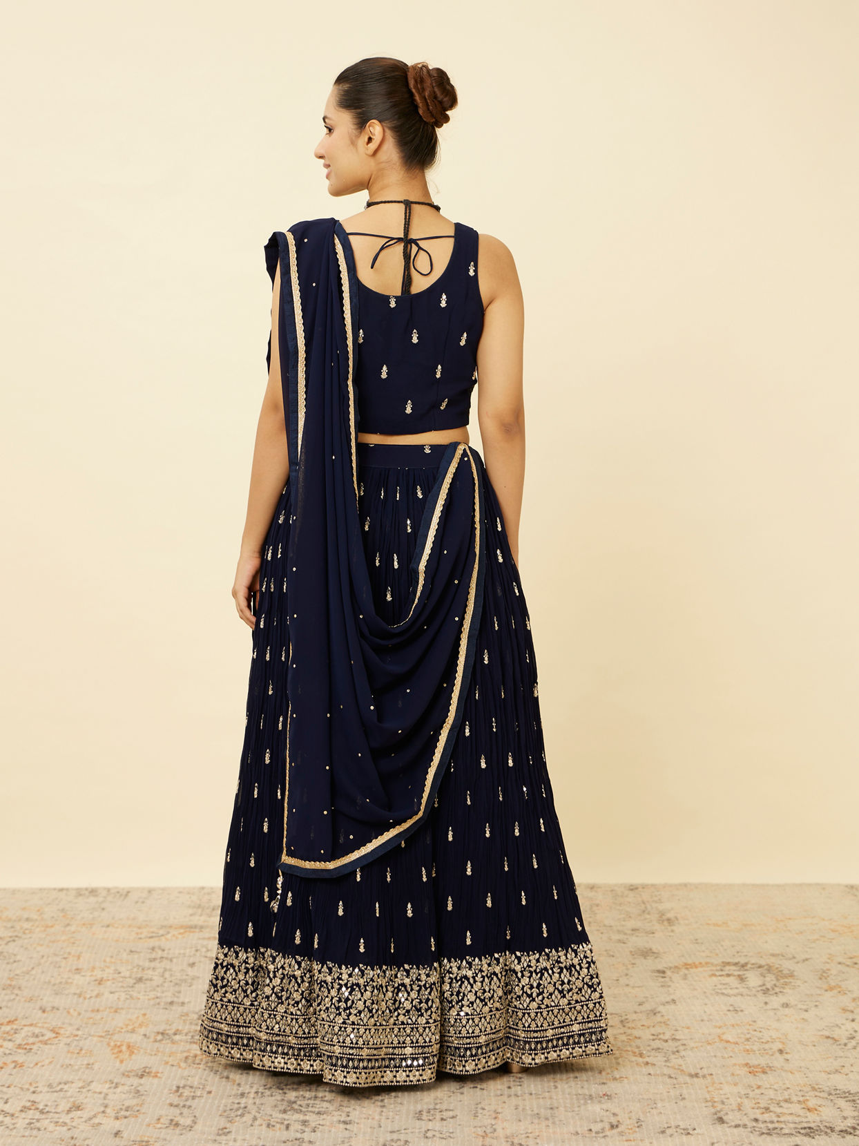 alt message - Mohey Women Indigo Blue Embroidered Lehenga image number 4