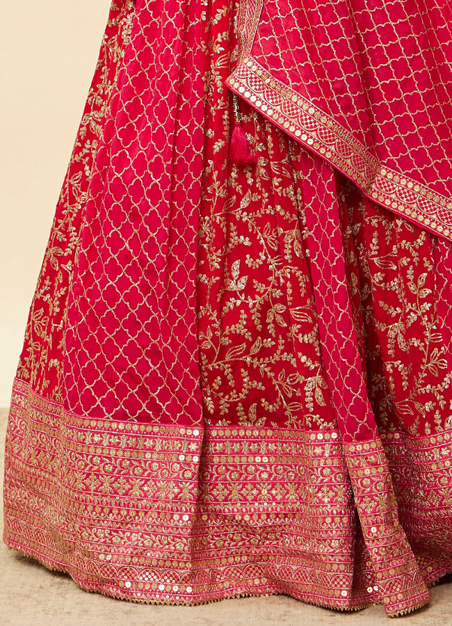 alt message - Mohey Women Berry Pink Sequined Jaal Patterned Lehenga image number 3