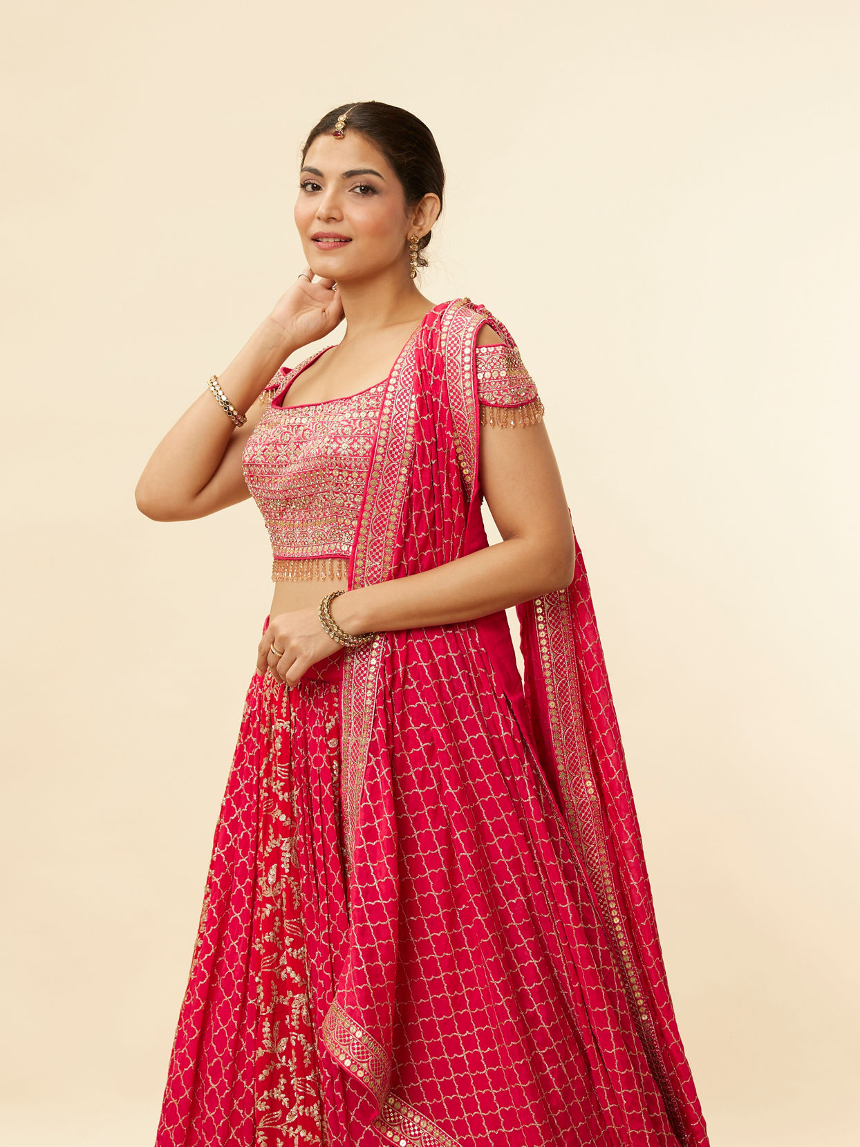 alt message - Mohey Women Berry Pink Sequined Jaal Patterned Lehenga image number 1