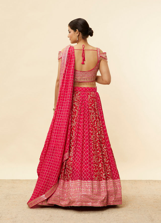 alt message - Mohey Women Berry Pink Sequined Jaal Patterned Lehenga image number 4