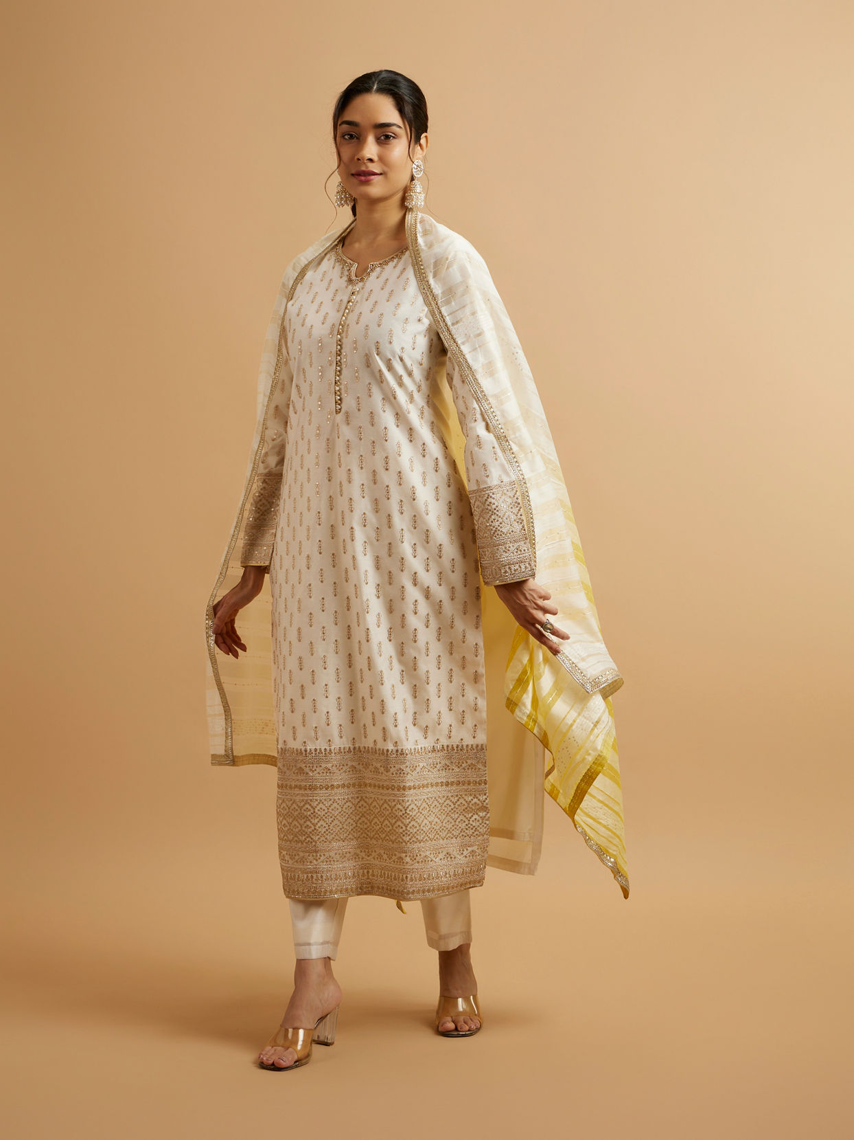 alt message - Mohey Women Cream Buta Sequinned Stitched Suit with Bandhani Dupatta image number 2