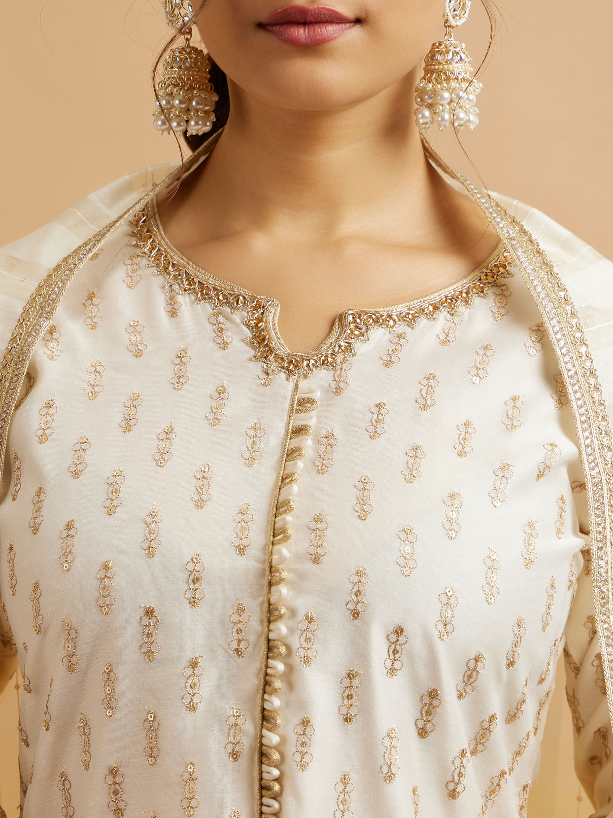 alt message - Mohey Women Cream Buta Sequinned Stitched Suit with Bandhani Dupatta image number 3