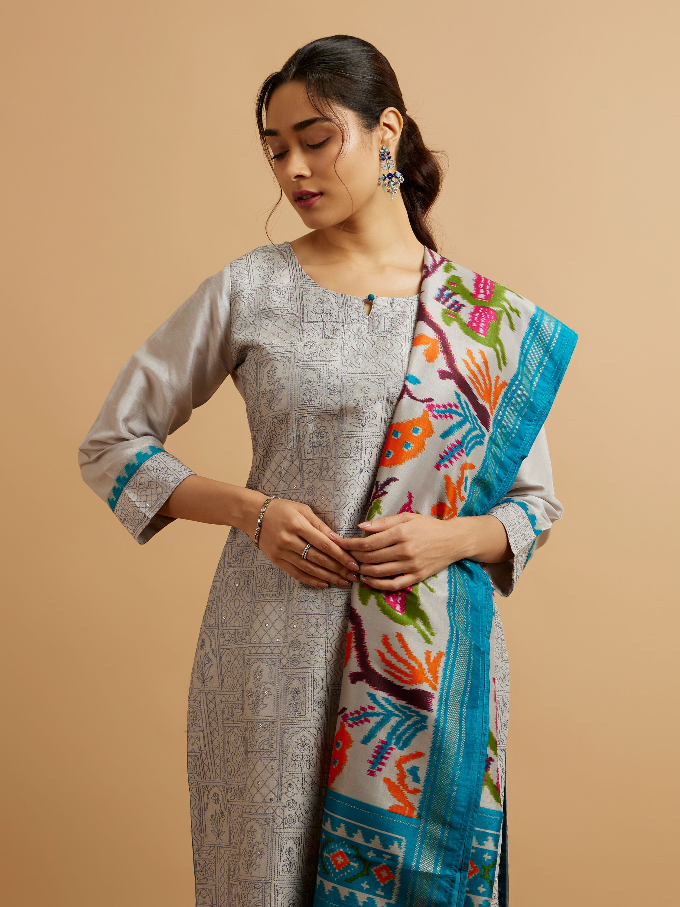 Mohey Women Grey Abstract Patterned Straight Suit