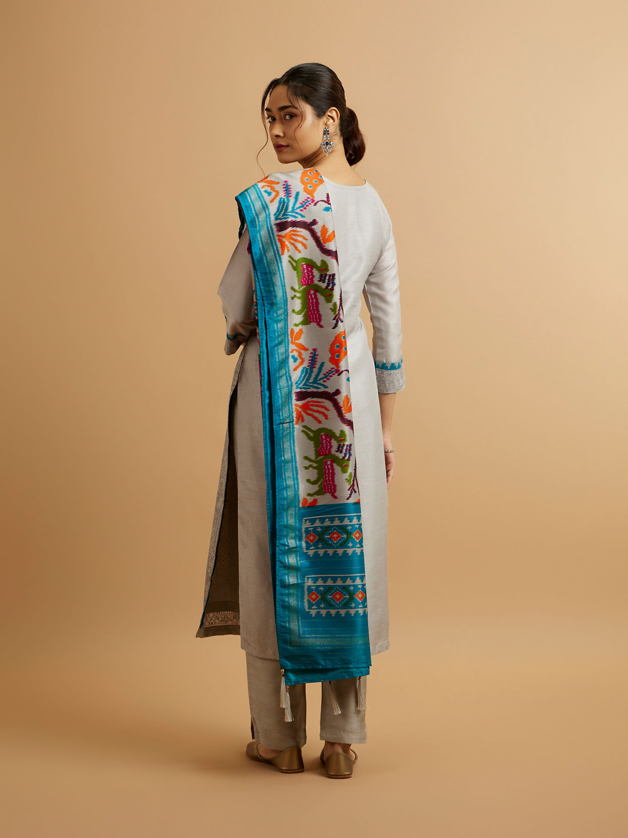 Mohey Women Grey Abstract Patterned Straight Suit