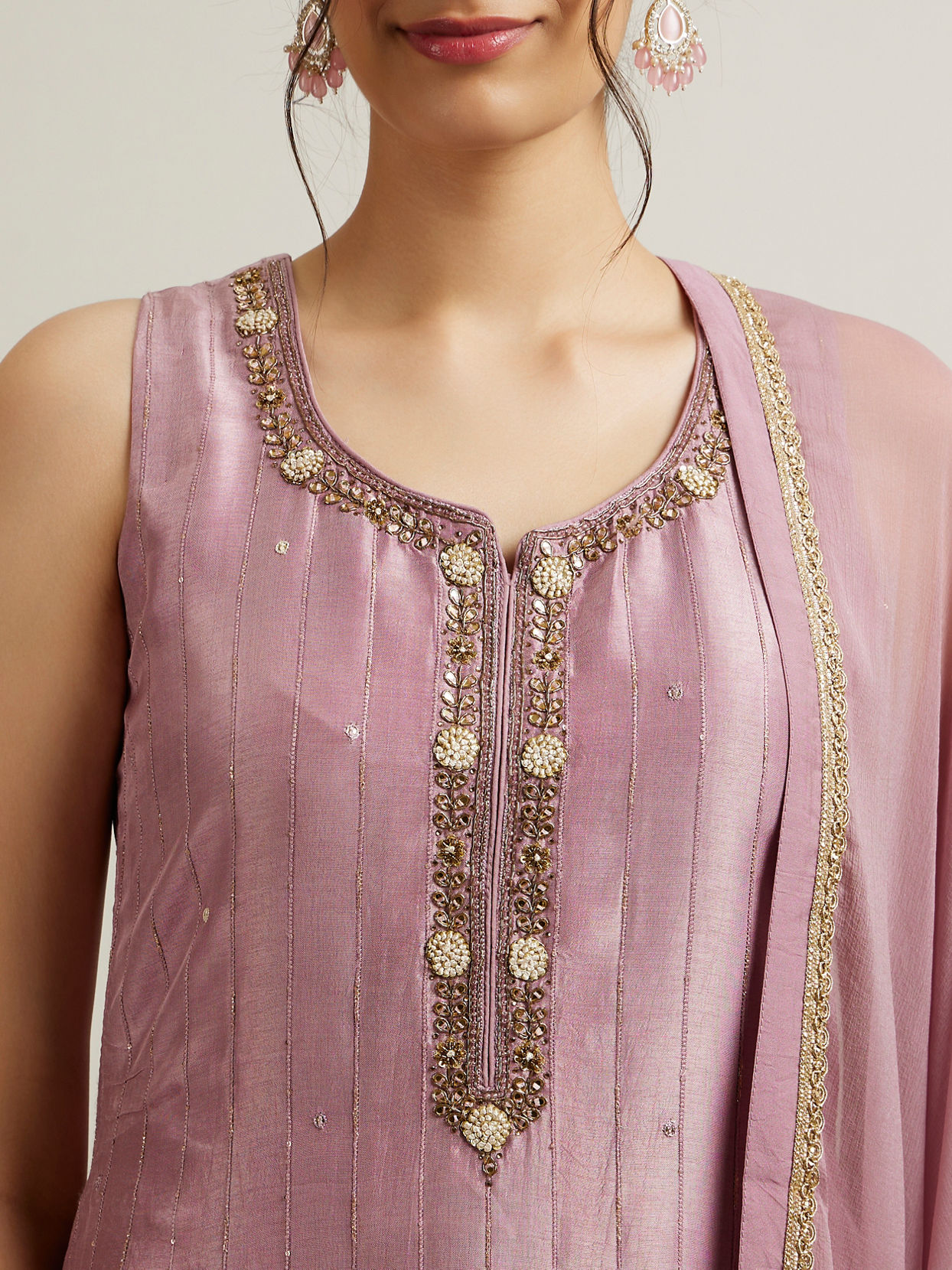 alt message - Mohey Women Purple Stripe Patterned Stitched Suit with Stone Embellishments image number 3