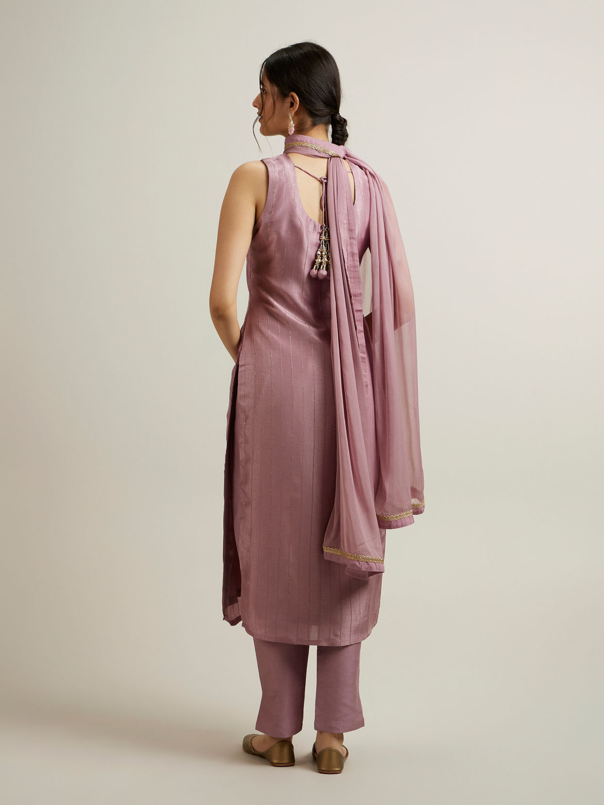 alt message - Mohey Women Purple Stripe Patterned Stitched Suit with Stone Embellishments image number 4