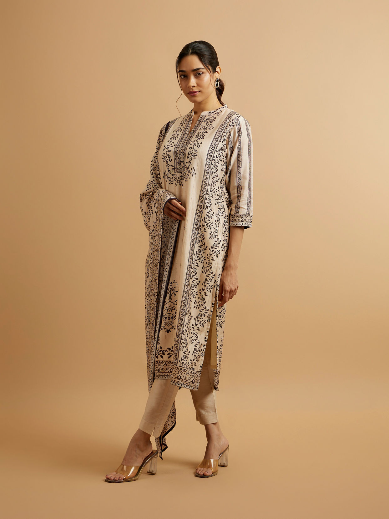 alt message - Mohey Women Fawn Bel Buti Patterned Stitched Suit image number 2