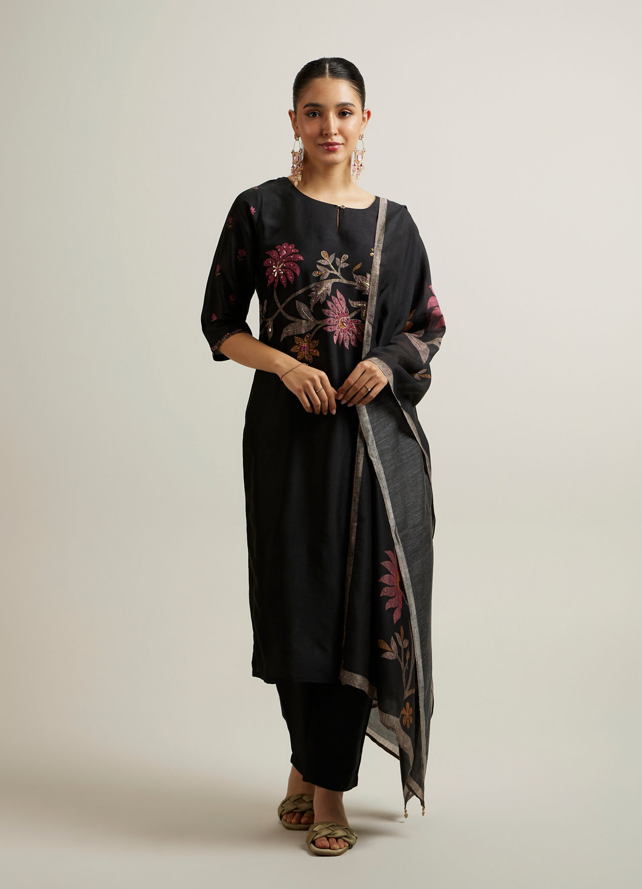 Mohey Women Kohl Black Floral Patterned Straight Suit