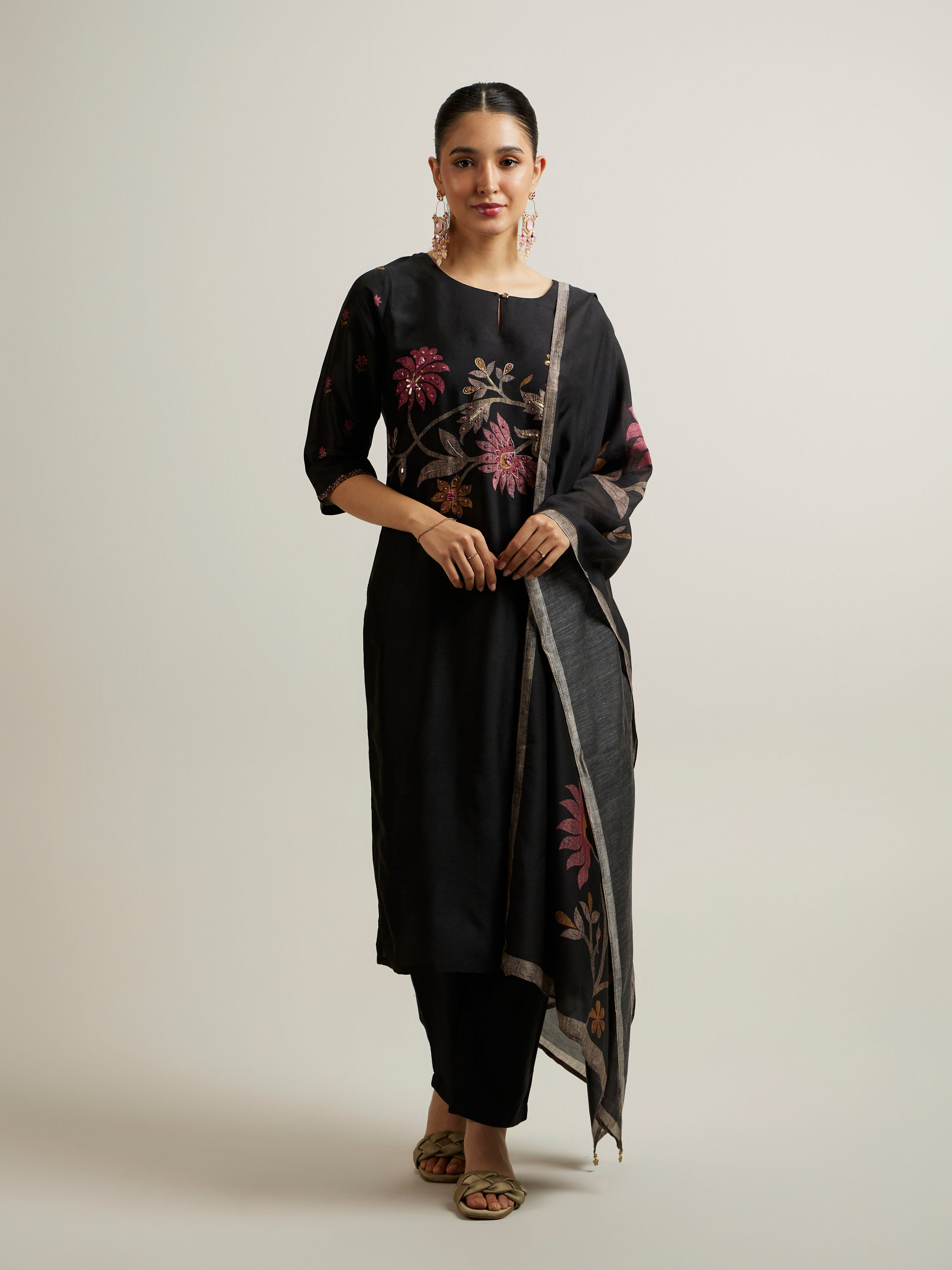 Mohey Women Kohl Black Floral Patterned Straight Suit