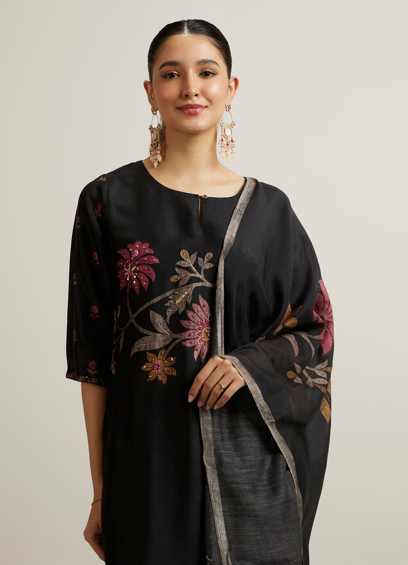 Mohey Women Kohl Black Floral Patterned Straight Suit