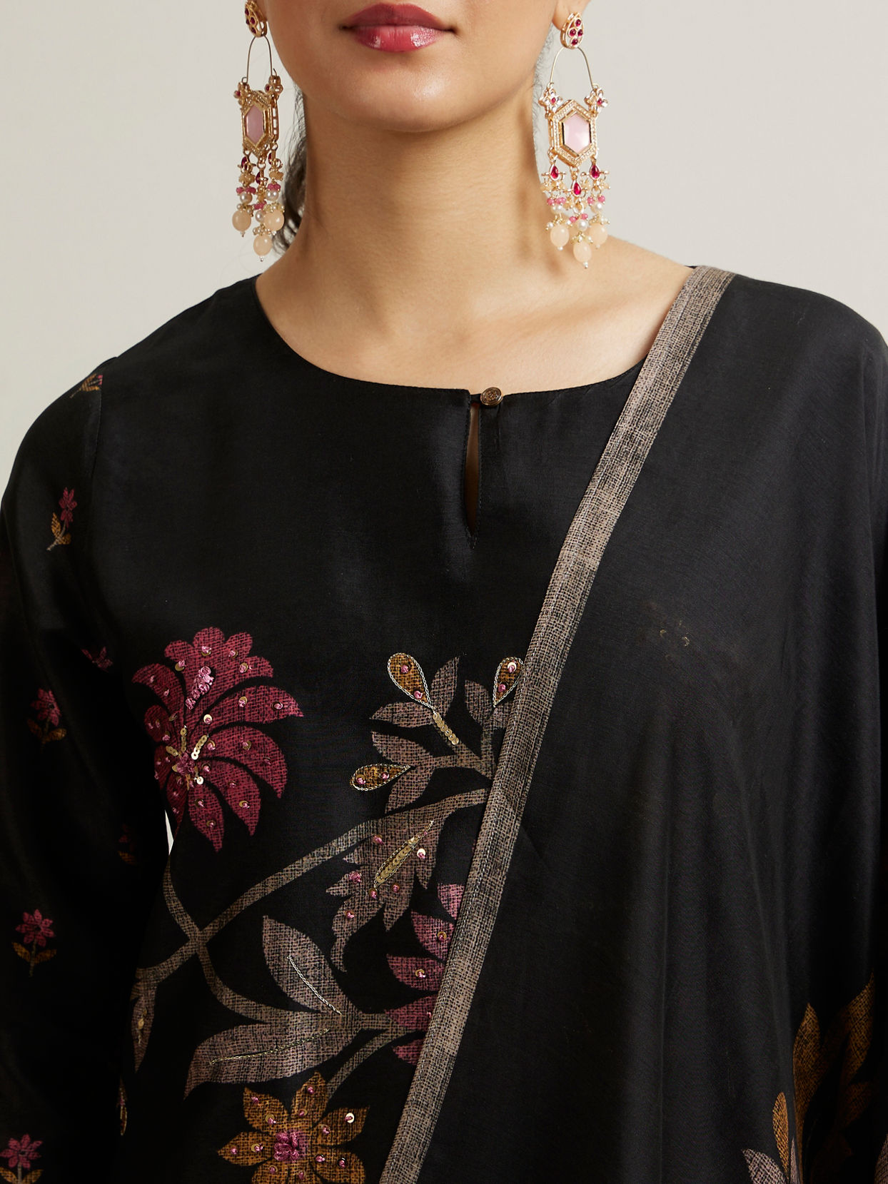Mohey Women Kohl Black Floral Patterned Straight Suit
