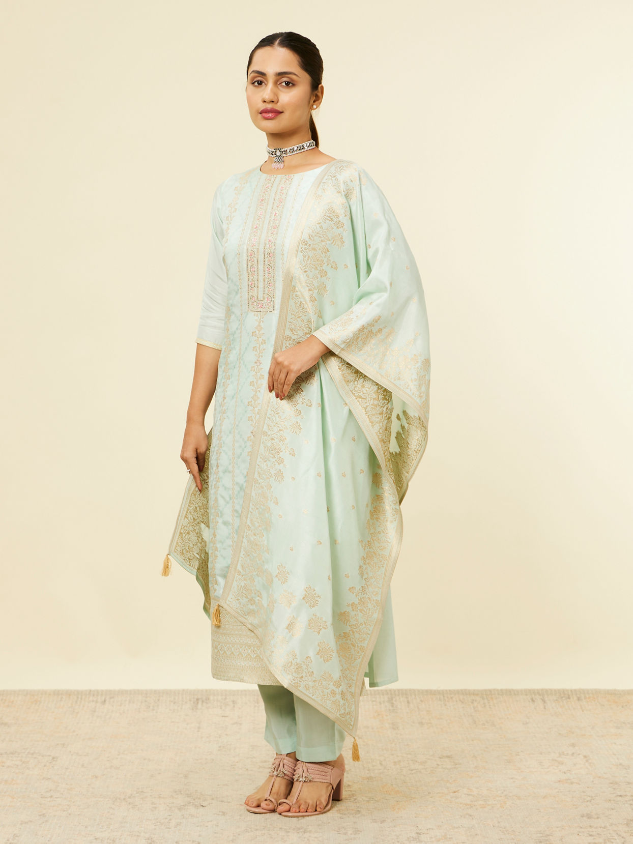 alt message - Mohey Women Light Blue Bel Buti Patterned Stitched Suit image number 3